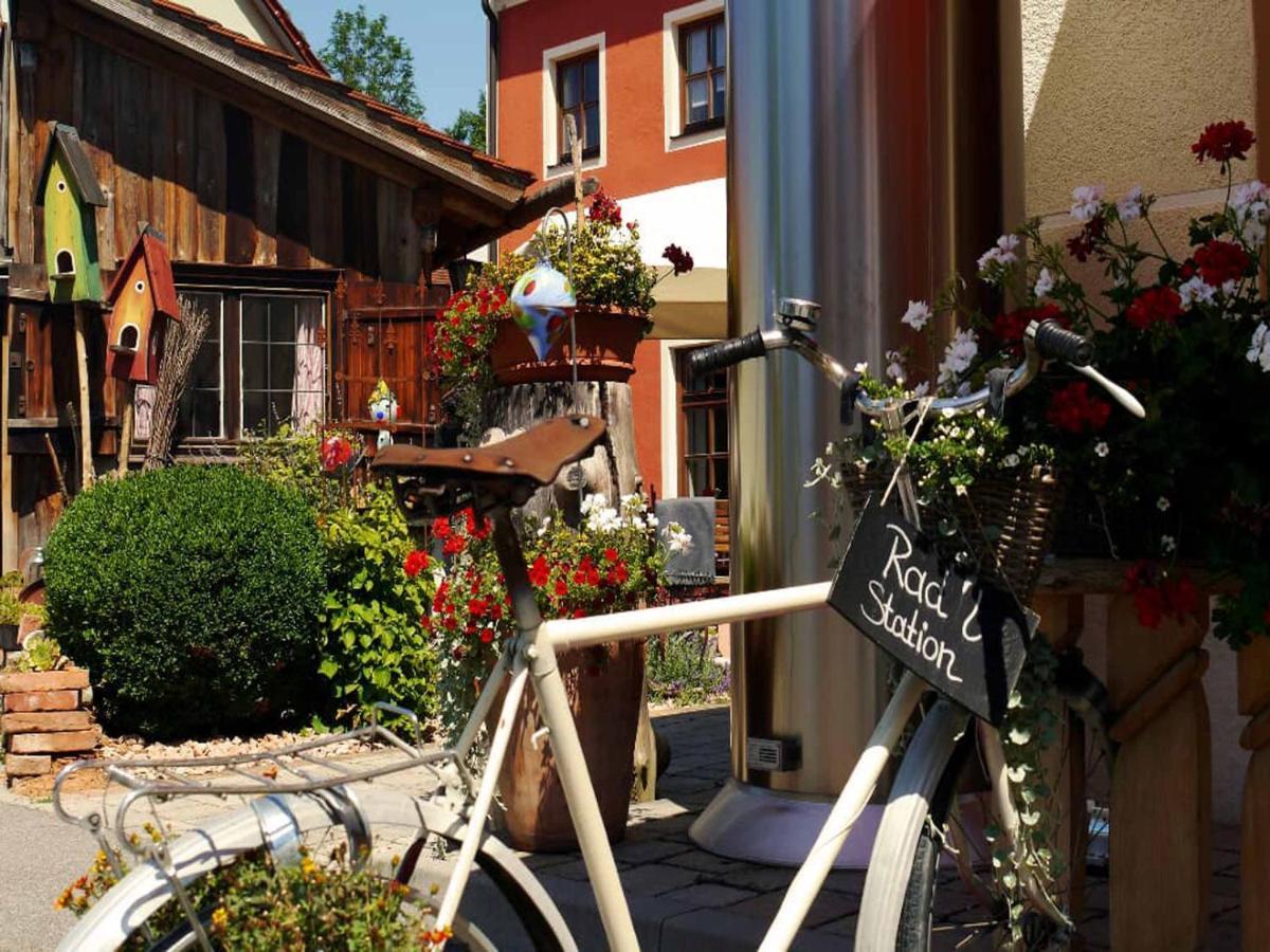 Da'Sporrer Hotel & Wirtshaus Neunburg vorm Wald Exterior photo